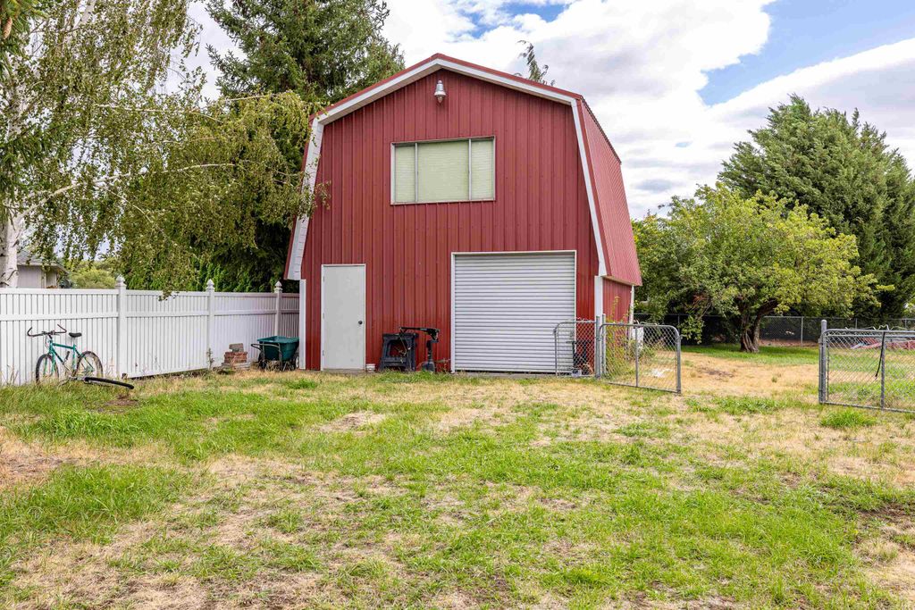 1007 S Barker Rd, Greenacres, WA 99016 photo 4