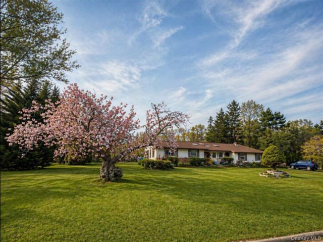 25 Northgate Drive, Syosset, NY 11791