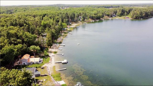 3266 N Parker Lake Road, Oxford, WI 53952