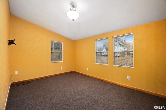 1223 S 8TH Street, Pekin, IL 61554