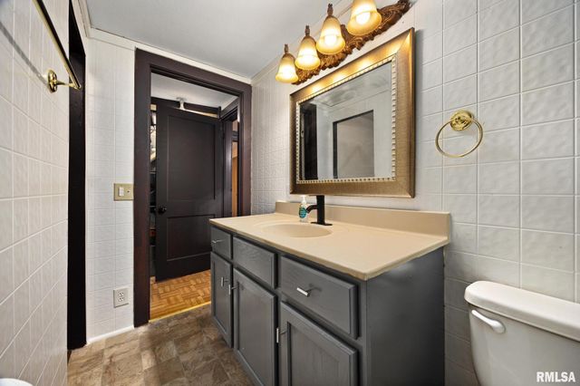 1223 S 8TH Street, Pekin, IL 61554