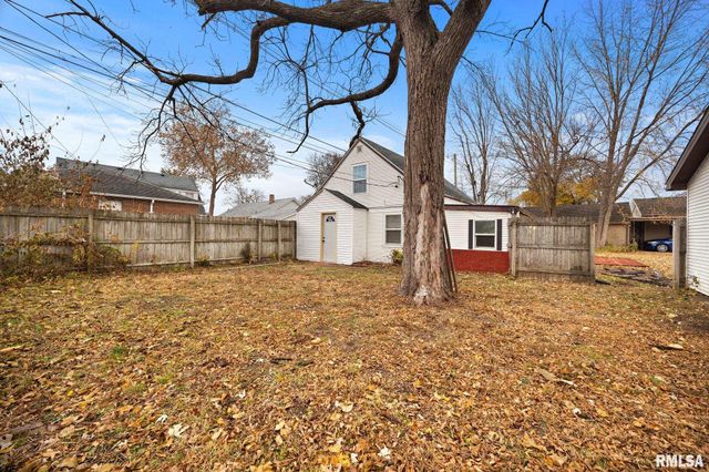 1223 S 8TH Street, Pekin, IL 61554