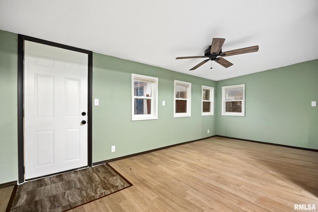 1223 S 8TH Street, Pekin, IL 61554