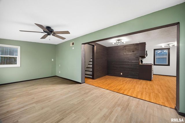 1223 S 8TH Street, Pekin, IL 61554