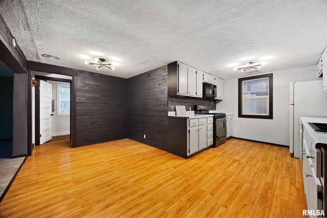 1223 S 8TH Street, Pekin, IL 61554