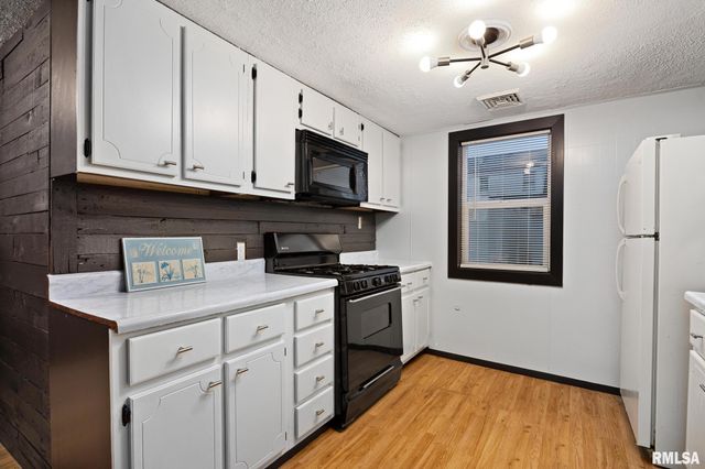 1223 S 8TH Street, Pekin, IL 61554