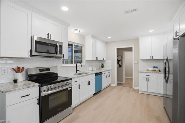 452 Bethune DR, Virginia Beach, VA 23452