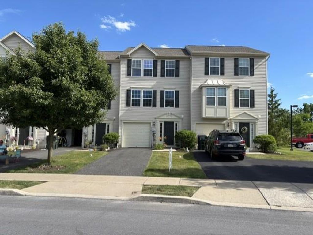 1096 Sparrow Way, Upper Macungie Twp, PA 18031