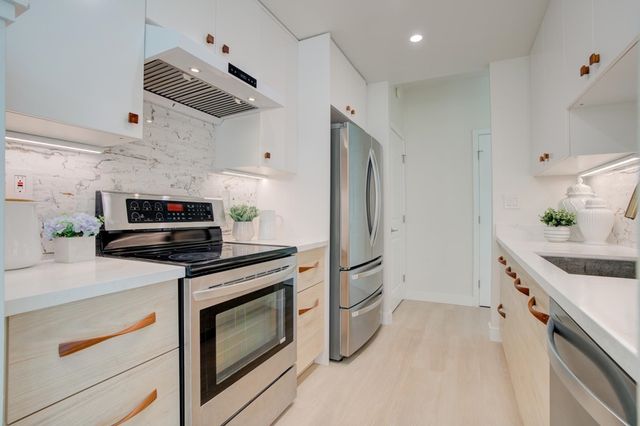 2271 Armada Way, San Mateo, CA 94404