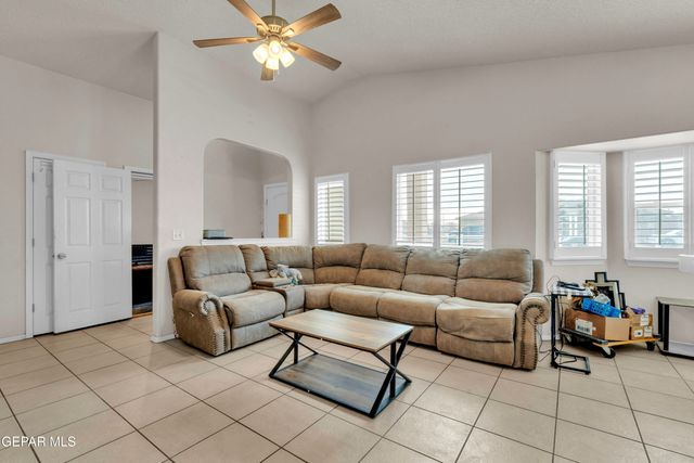 11701 FLOR DEL RIO Street, Socorro, TX 79927