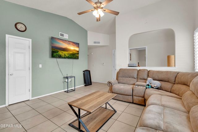 11701 FLOR DEL RIO Street, Socorro, TX 79927