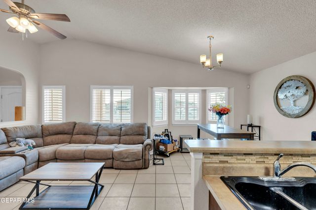 11701 FLOR DEL RIO Street, Socorro, TX 79927