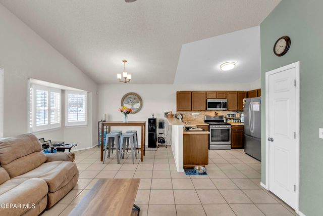 11701 FLOR DEL RIO Street, Socorro, TX 79927