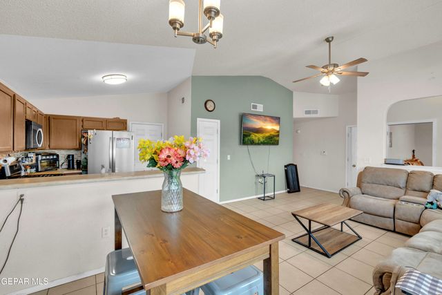 11701 FLOR DEL RIO Street, Socorro, TX 79927