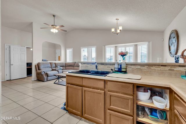 11701 FLOR DEL RIO Street, Socorro, TX 79927