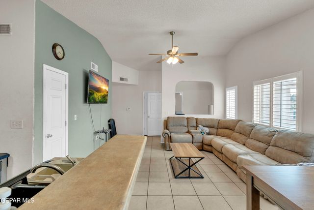 11701 FLOR DEL RIO Street, Socorro, TX 79927