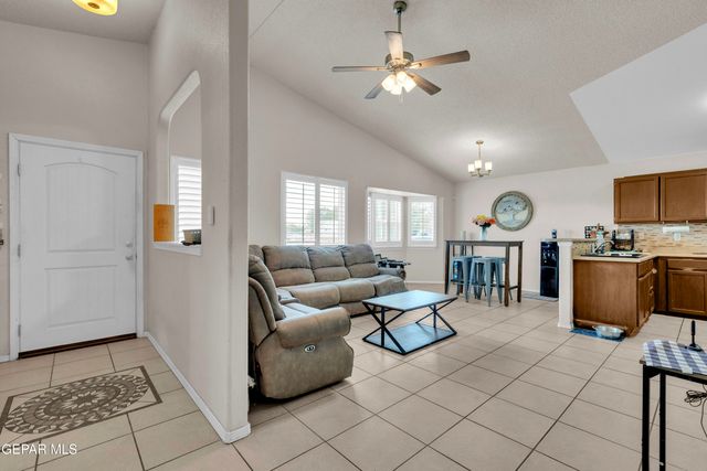 11701 FLOR DEL RIO Street, Socorro, TX 79927