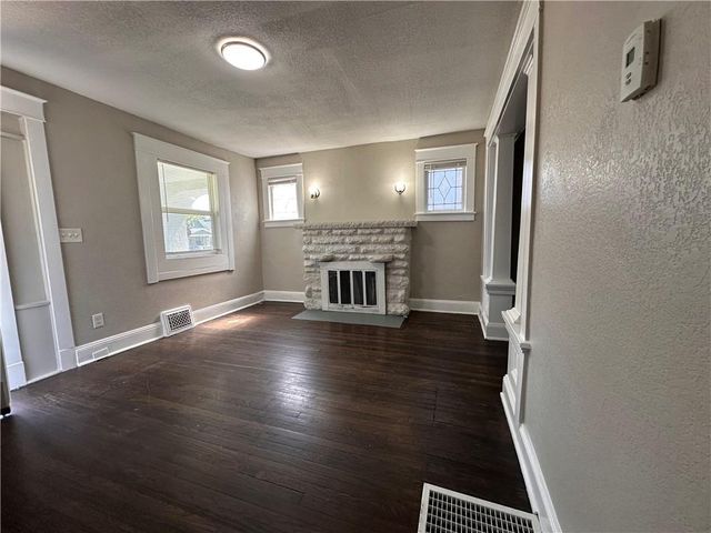 3622 College Avenue, Kansas City, MO 64128