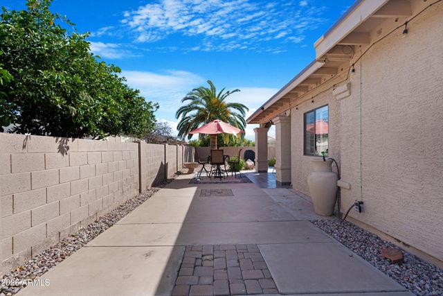25821 S HOLLYGREEN Drive, Sun Lakes, AZ 85248