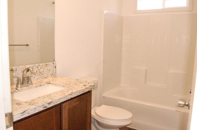 3106 Berkesey Ln, Valley Springs, CA 95252
