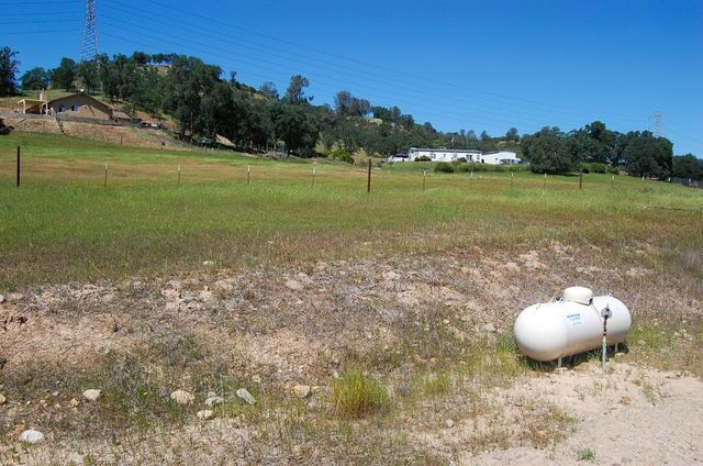 3106 Berkesey Ln, Valley Springs, CA 95252
