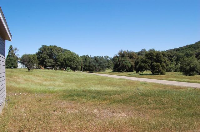 3106 Berkesey Ln, Valley Springs, CA 95252