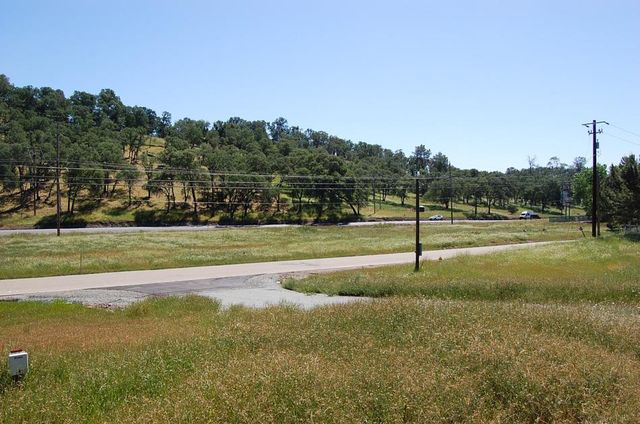 3106 Berkesey Ln, Valley Springs, CA 95252
