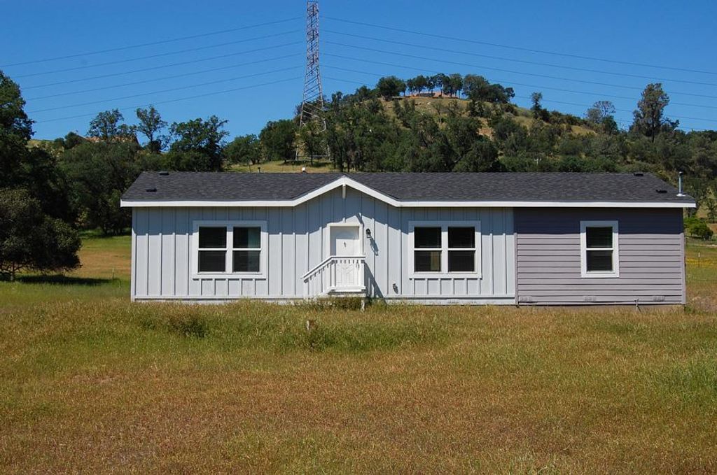 3106 Berkesey Ln, Valley Springs, CA 95252