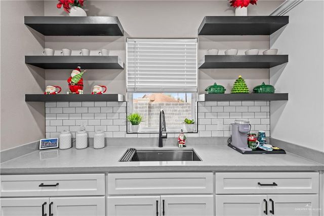 801 N Buxton Avenue, Edinburg, TX 78541