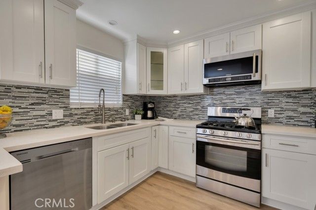 8958 Burnet Avenue E6, North Hills (los Angeles), CA 91343