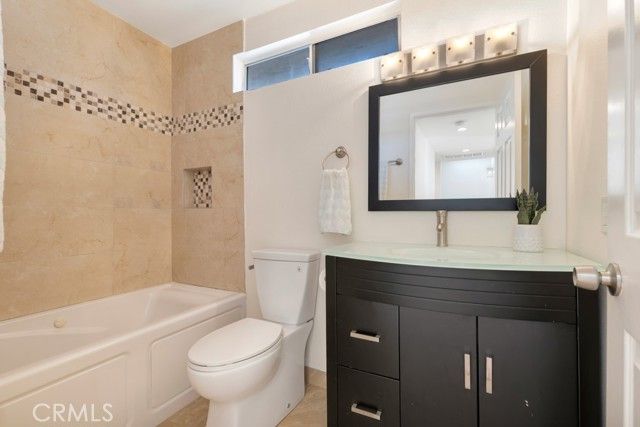 8958 Burnet Avenue E6, North Hills (los Angeles), CA 91343