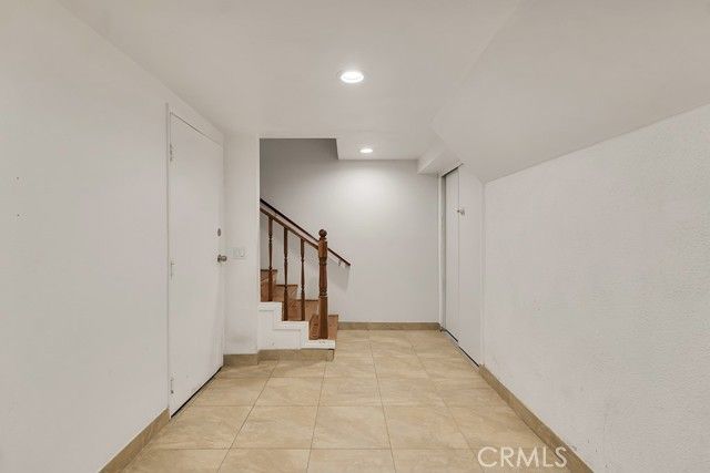 8958 Burnet Avenue E6, North Hills (los Angeles), CA 91343