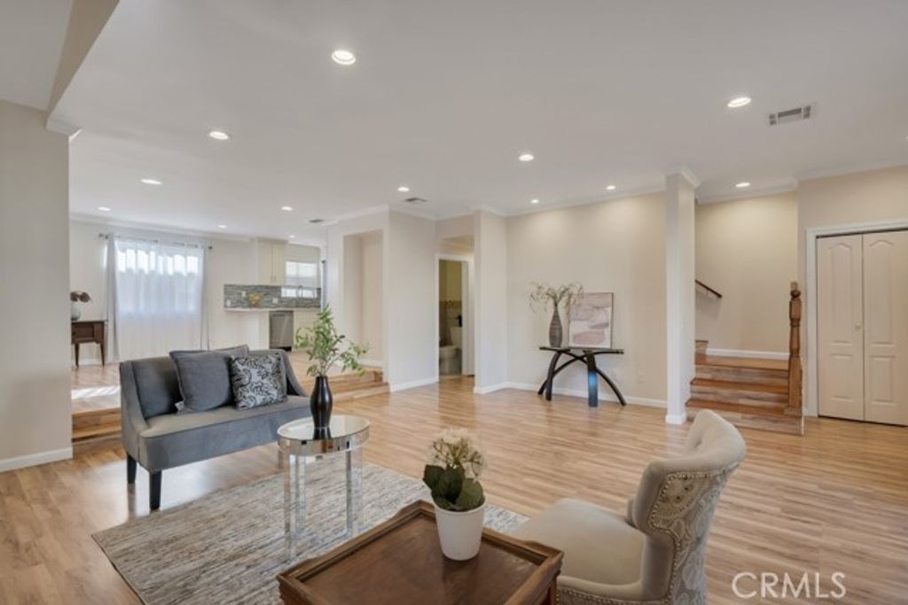 8958 Burnet Avenue E6, North Hills (los Angeles), CA 91343