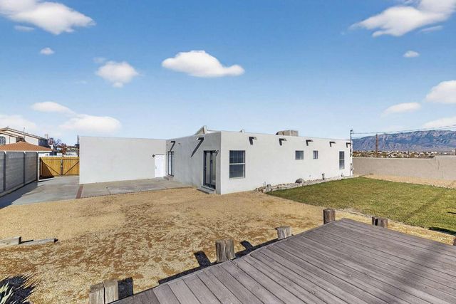 10617 Pastime Avenue NW, Albuquerque, NM 87114