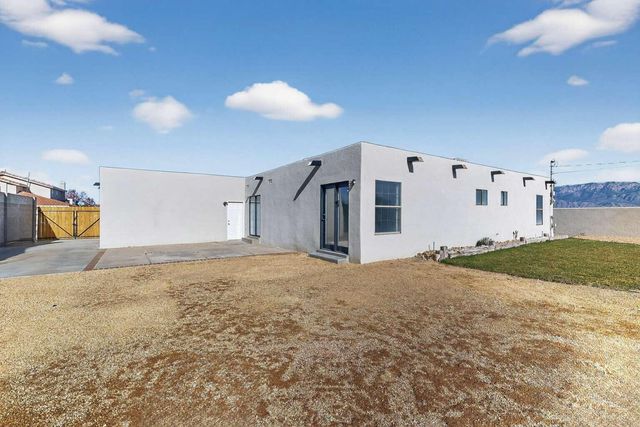 10617 Pastime Avenue NW, Albuquerque, NM 87114