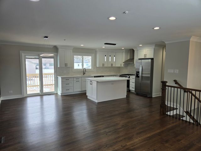 1570 Jefferson Road, Hoffman Estates, IL 60169