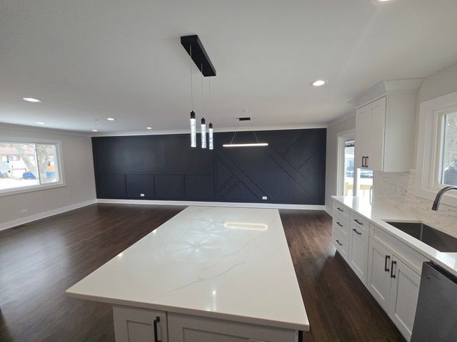 1570 Jefferson Road, Hoffman Estates, IL 60169