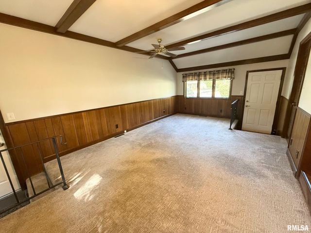 515 N 10TH Street, Petersburg, IL 62675