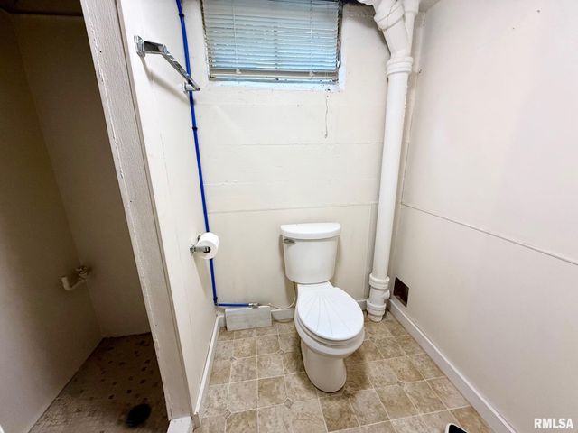 515 N 10TH Street, Petersburg, IL 62675