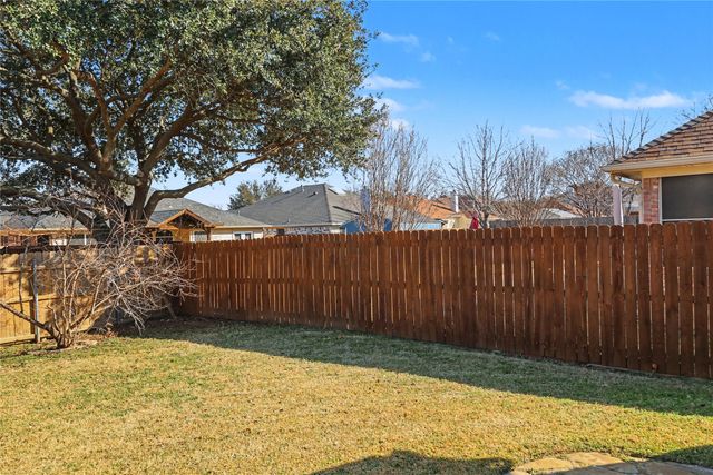 1128 Deer Valley Lane, Arlington, TX 76001