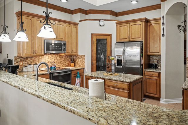 1128 Deer Valley Lane, Arlington, TX 76001