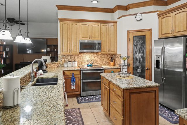 1128 Deer Valley Lane, Arlington, TX 76001