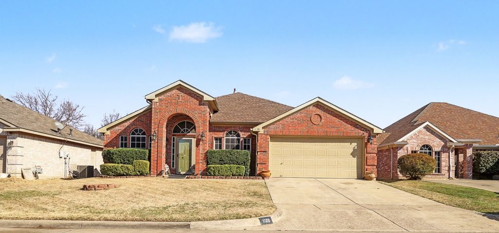 1128 Deer Valley Lane, Arlington, TX 76001