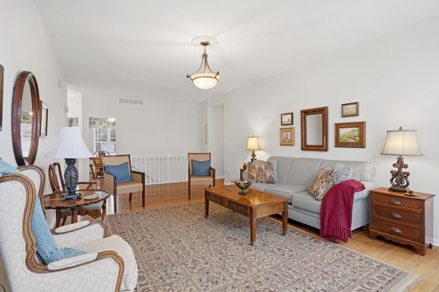 2907 LAKE TOWN DR, Columbia, MO 65203