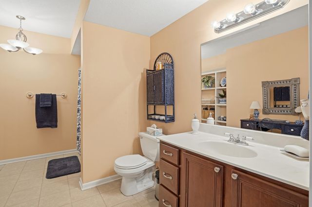 2907 LAKE TOWN DR, Columbia, MO 65203