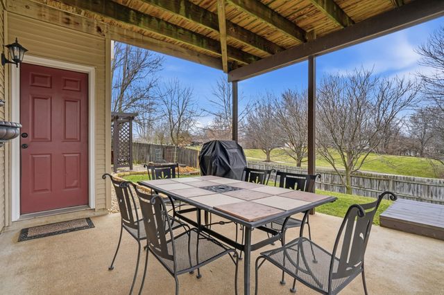 2907 LAKE TOWN DR, Columbia, MO 65203