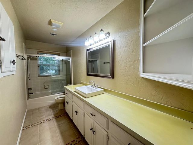 905 Rambling Oaks Drive, Norman, OK 73072