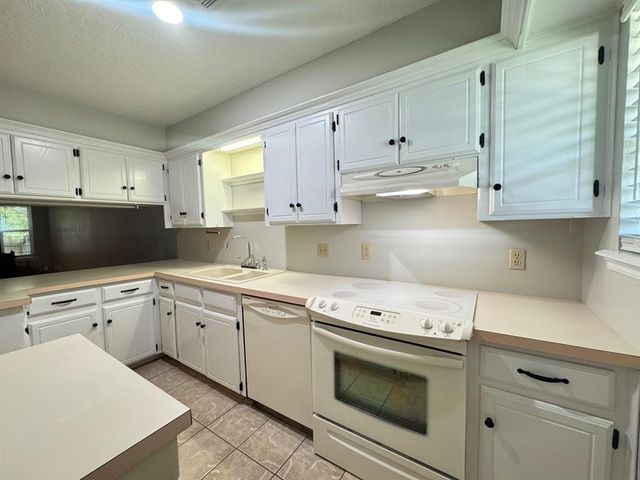 905 Rambling Oaks Drive, Norman, OK 73072