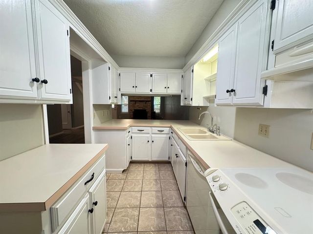 905 Rambling Oaks Drive, Norman, OK 73072