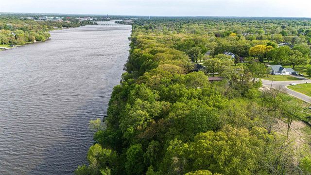 2355 Pow Wow Trail, Beloit, WI 53511